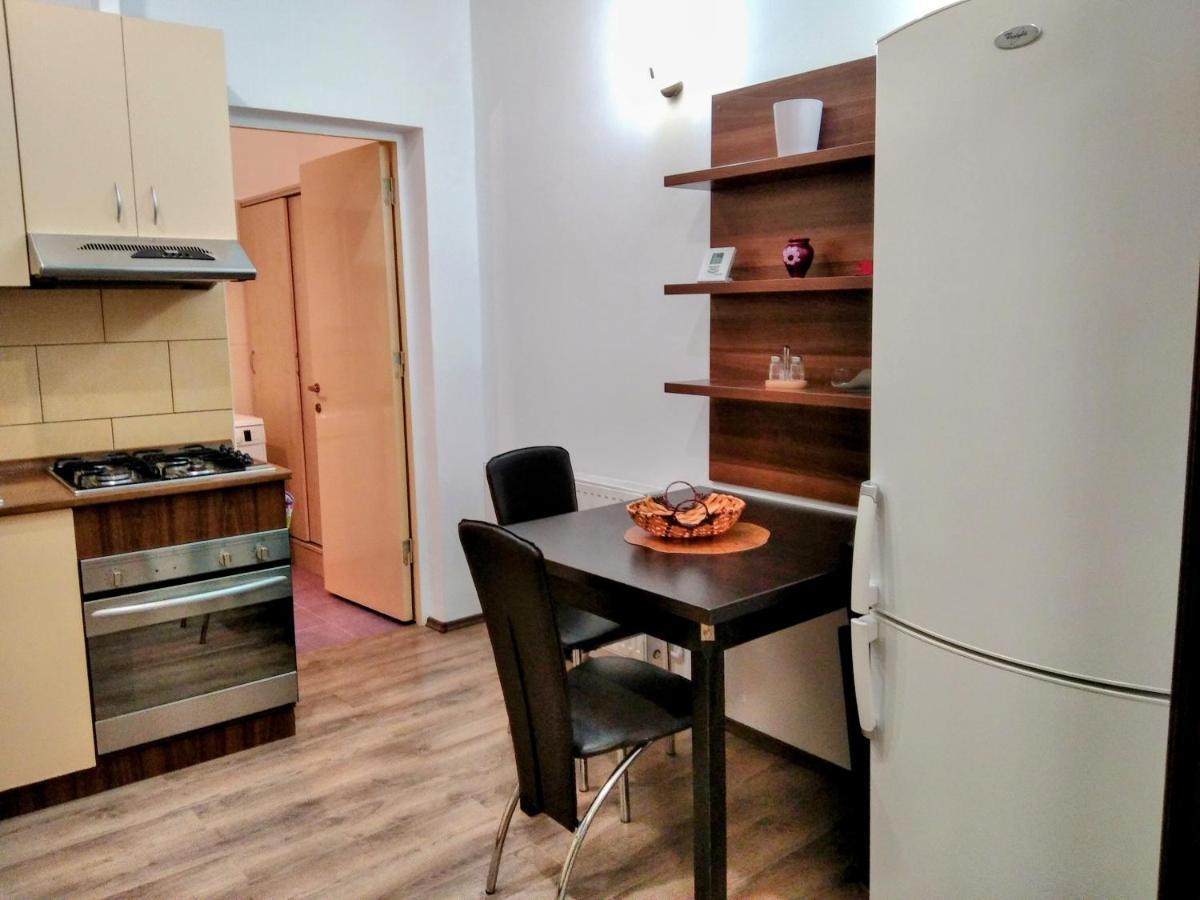 Lovely Central Apartment Брашов Екстериор снимка