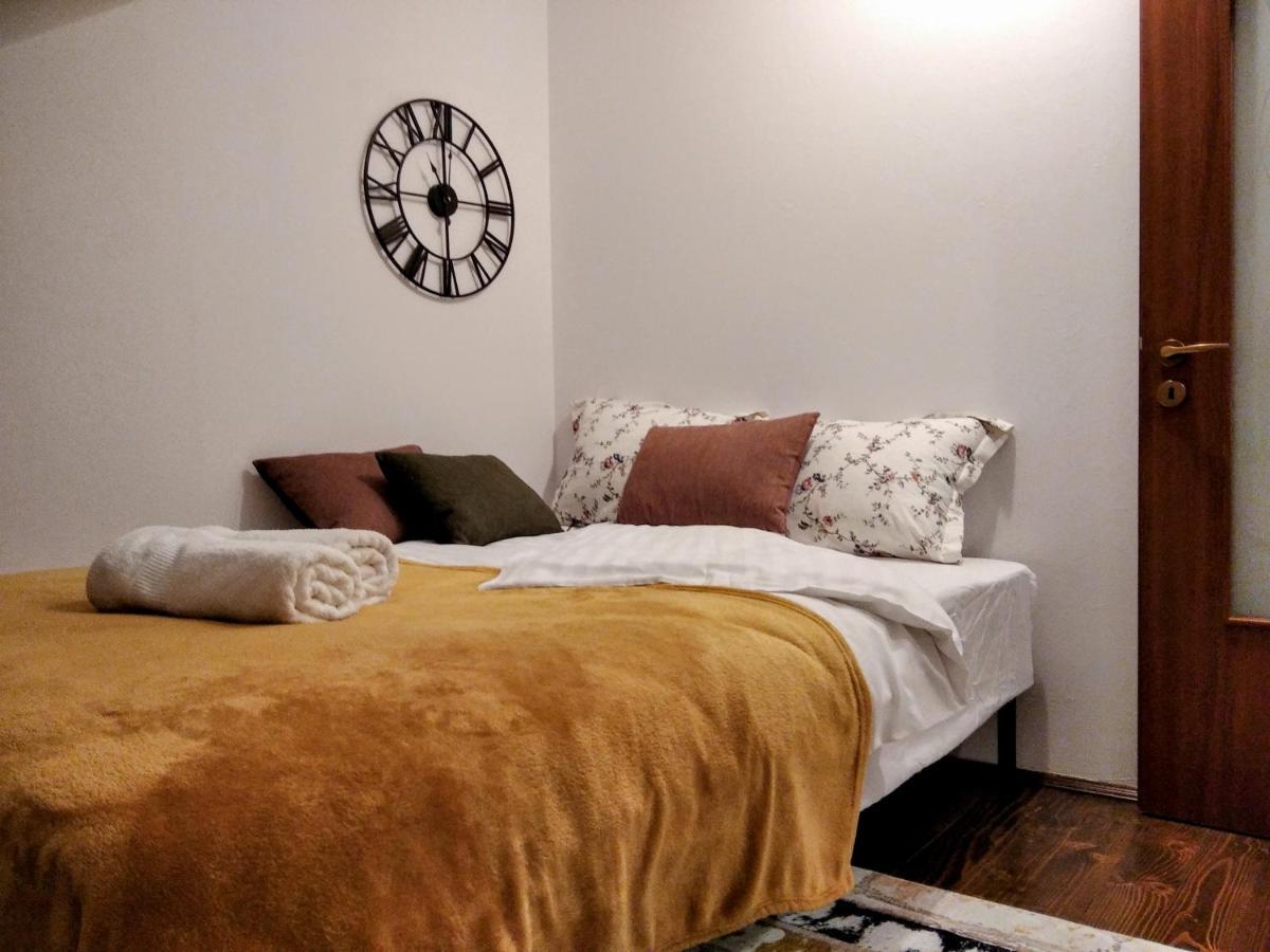 Lovely Central Apartment Брашов Екстериор снимка